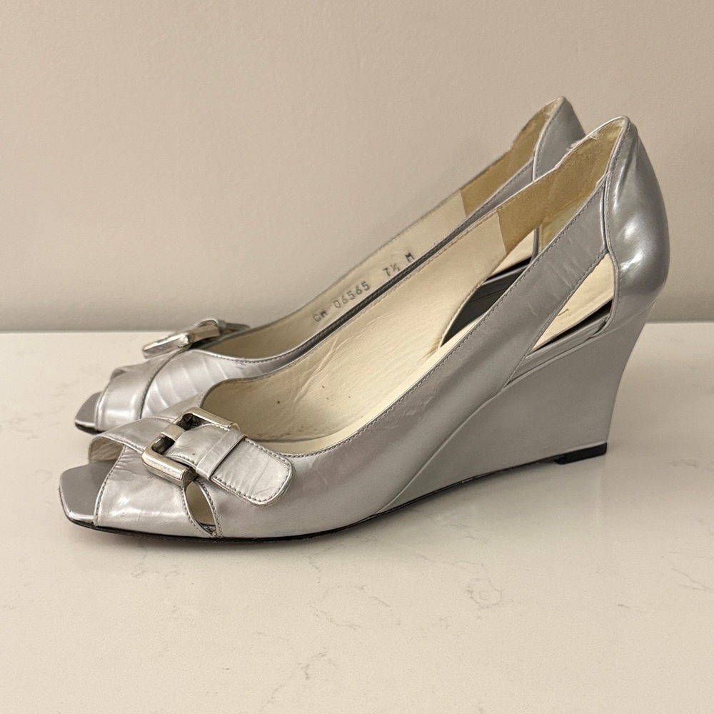 Elegant Silver Stuart Weitzman Wedge Peep-Toe Genuine Leather Shoes 7.5 $269 - Picture 5 of 12